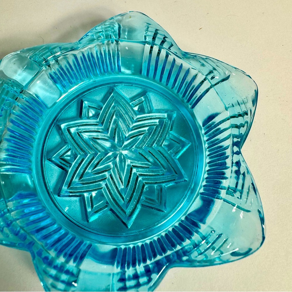 Vintage art deco ashtray. Hazel-Atlas 'Star In Star' turquoise glass ashtray